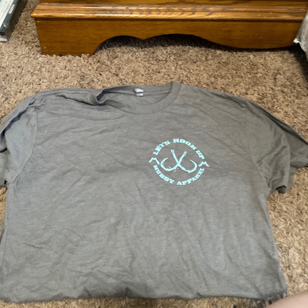 Grayish short sleeved tee